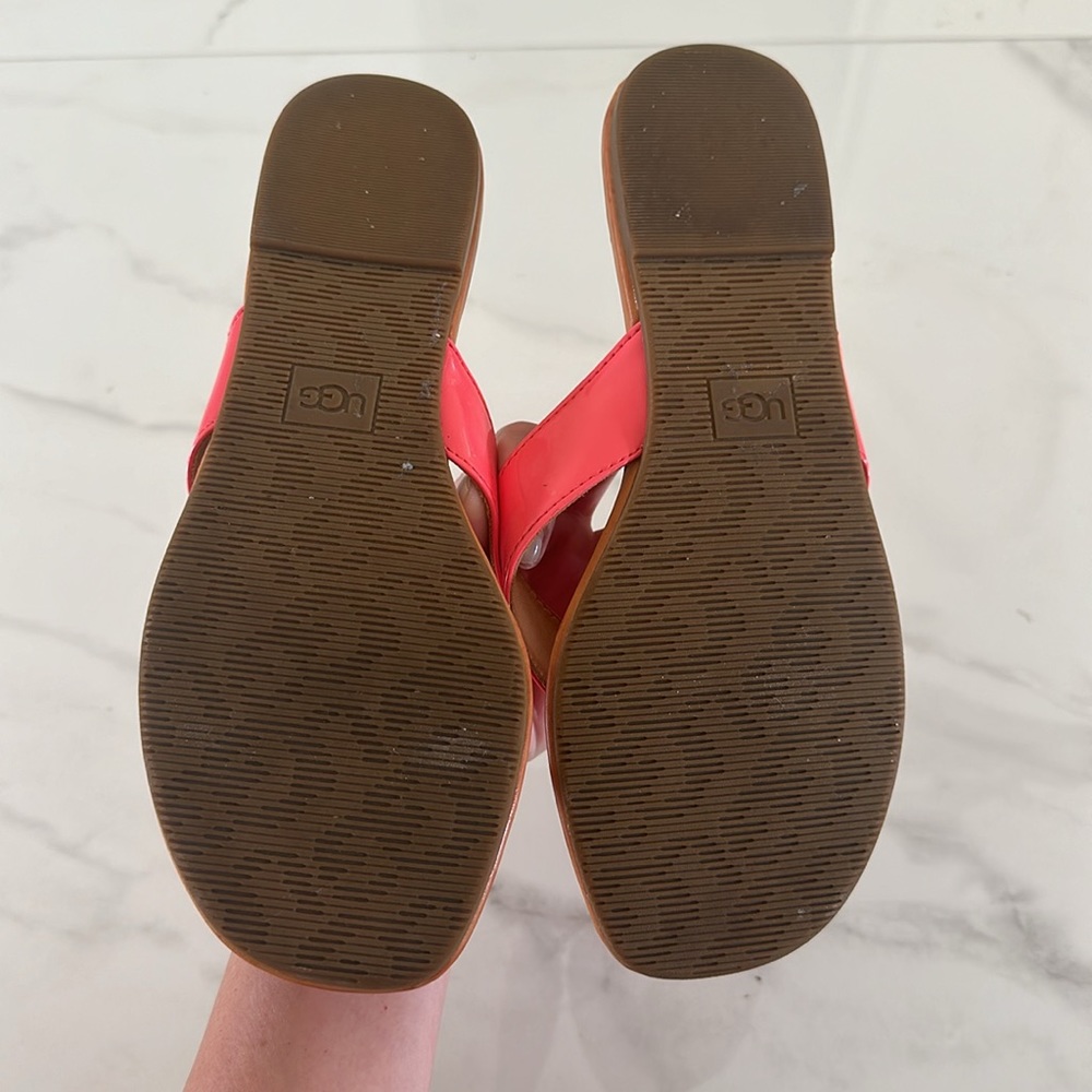 UGG - Picture 2 of 6